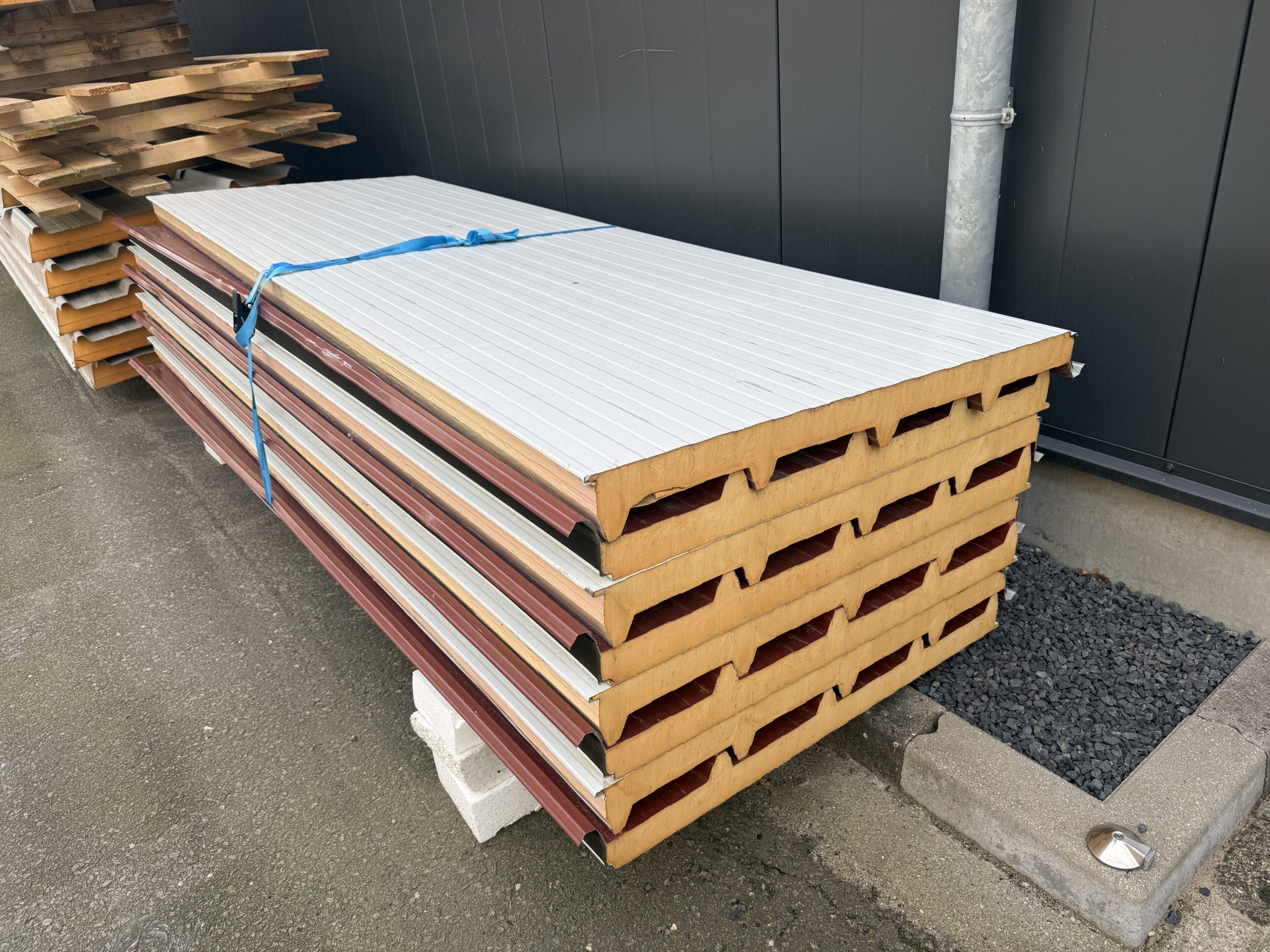 Dakpanelen | 8 x 2850mm | 60mm | Terracotta / RAL 9002